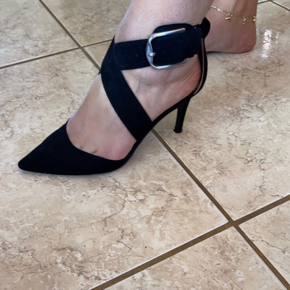 Black heels closed toes